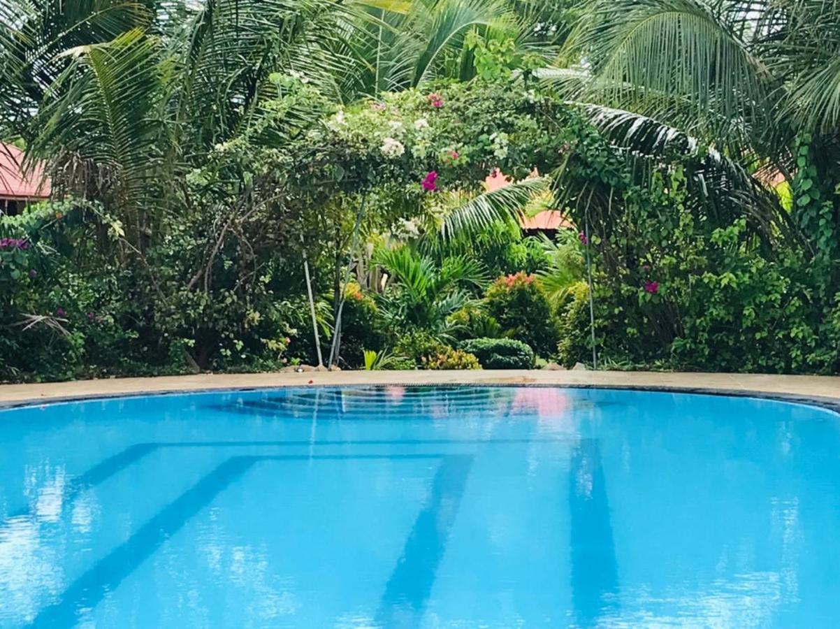 Italian Guest Hotel Trincomalee Buitenkant foto