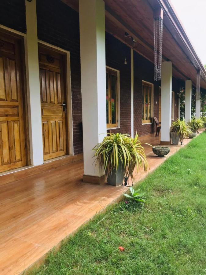 Italian Guest Hotel Trincomalee Buitenkant foto