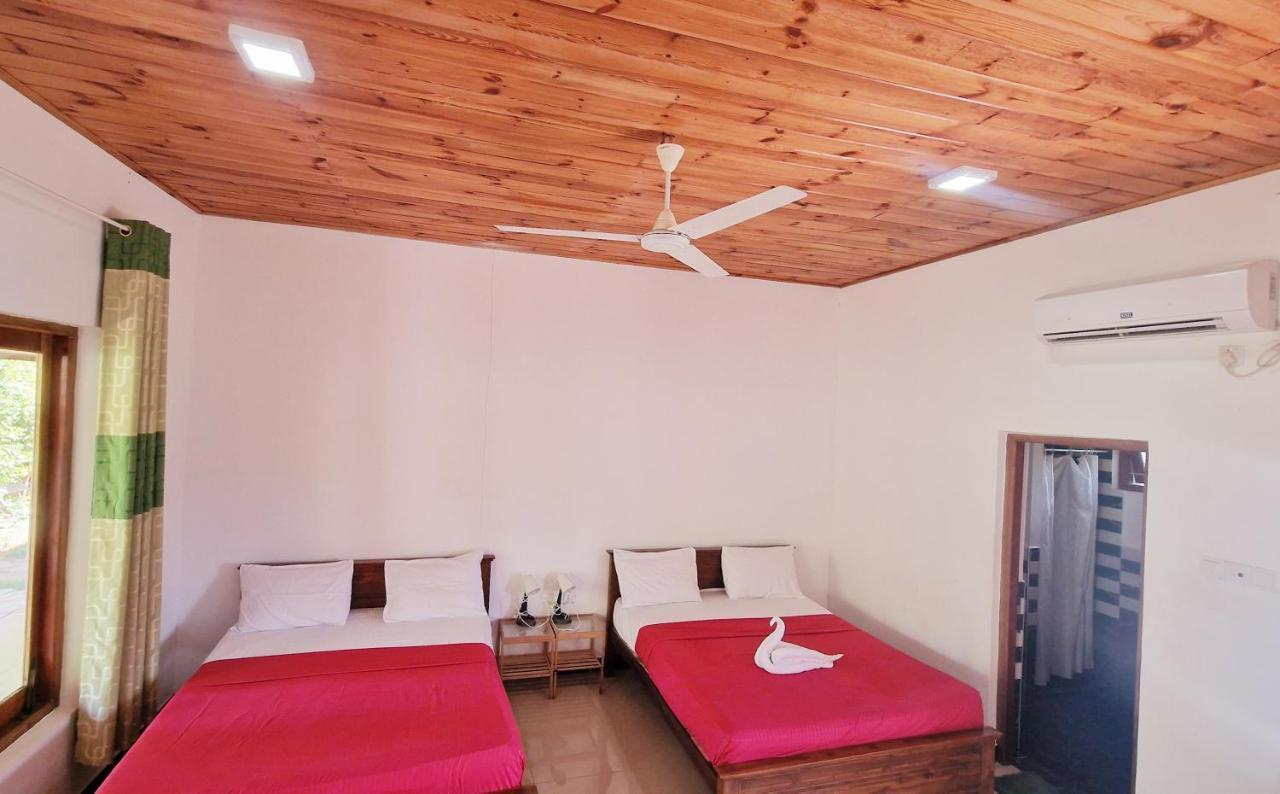 Italian Guest Hotel Trincomalee Buitenkant foto