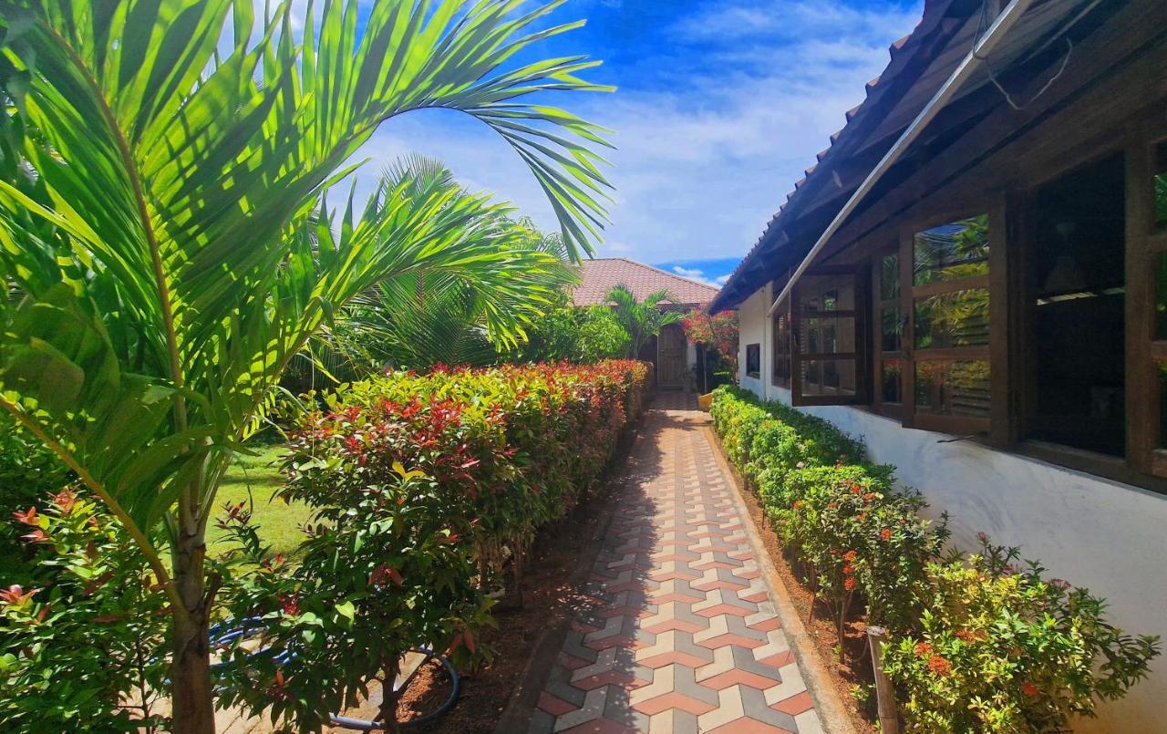 Italian Guest Hotel Trincomalee Buitenkant foto