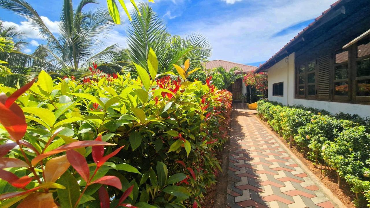 Italian Guest Hotel Trincomalee Buitenkant foto