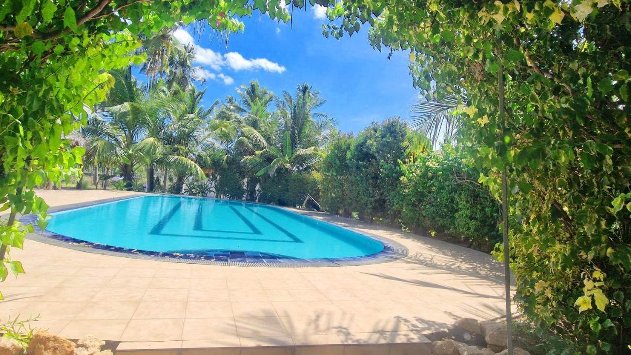 Italian Guest Hotel Trincomalee Buitenkant foto