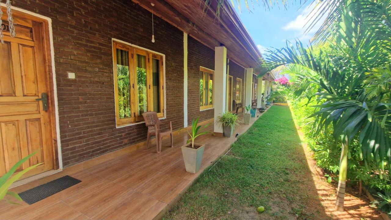 Italian Guest Hotel Trincomalee Buitenkant foto