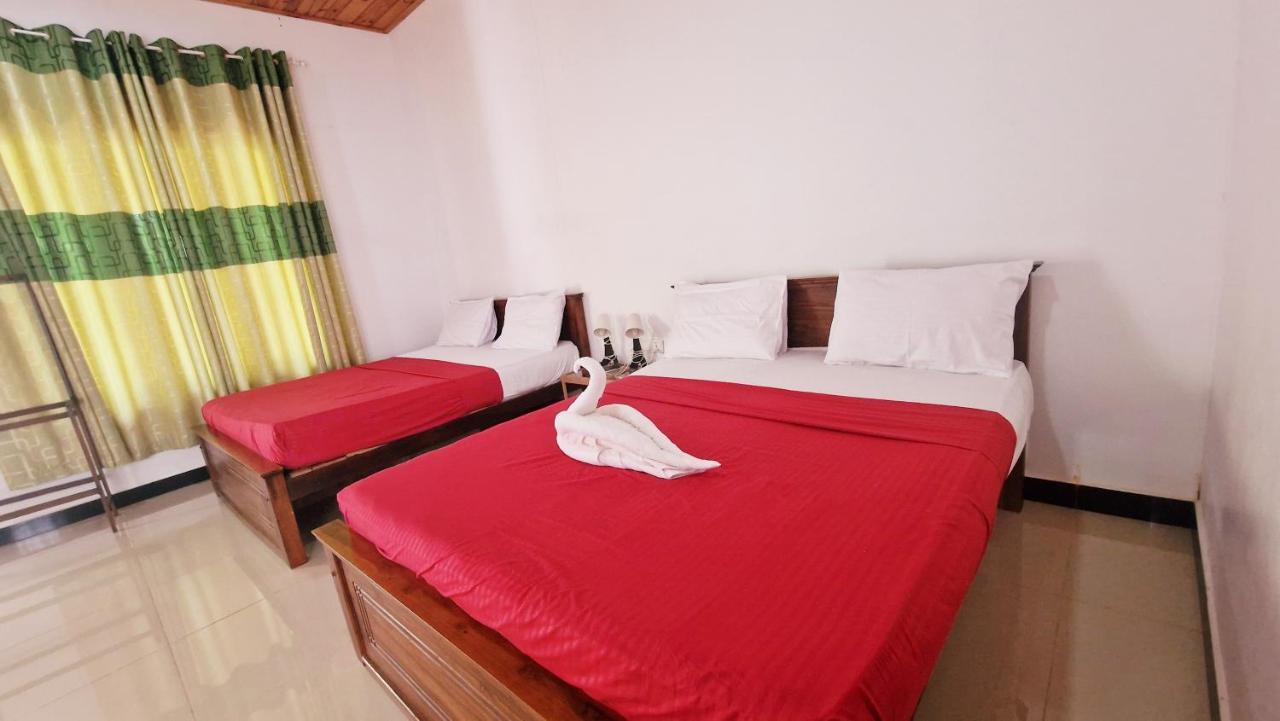 Italian Guest Hotel Trincomalee Buitenkant foto