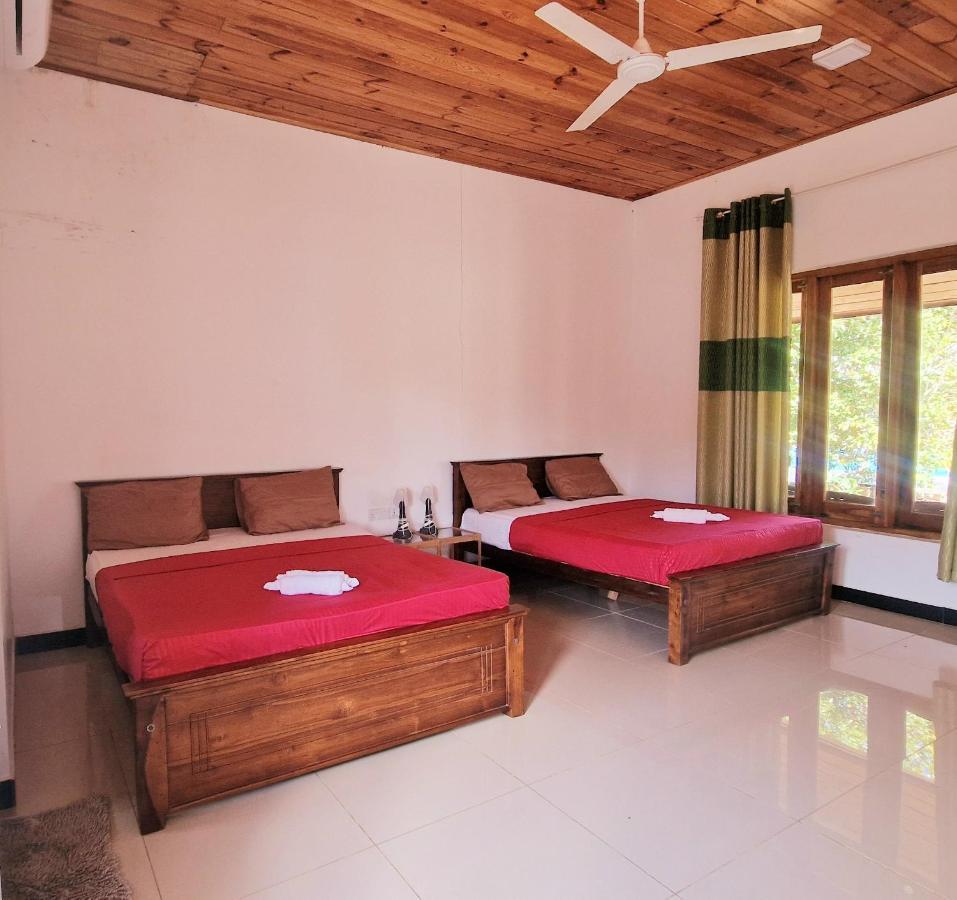 Italian Guest Hotel Trincomalee Buitenkant foto
