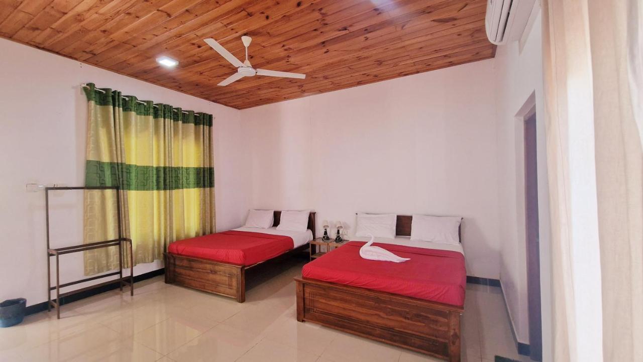 Italian Guest Hotel Trincomalee Buitenkant foto