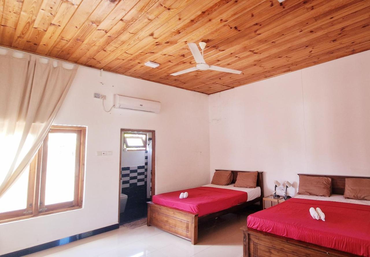 Italian Guest Hotel Trincomalee Buitenkant foto