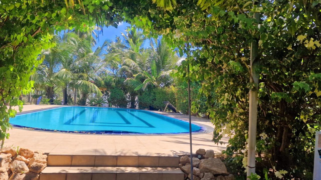Italian Guest Hotel Trincomalee Buitenkant foto