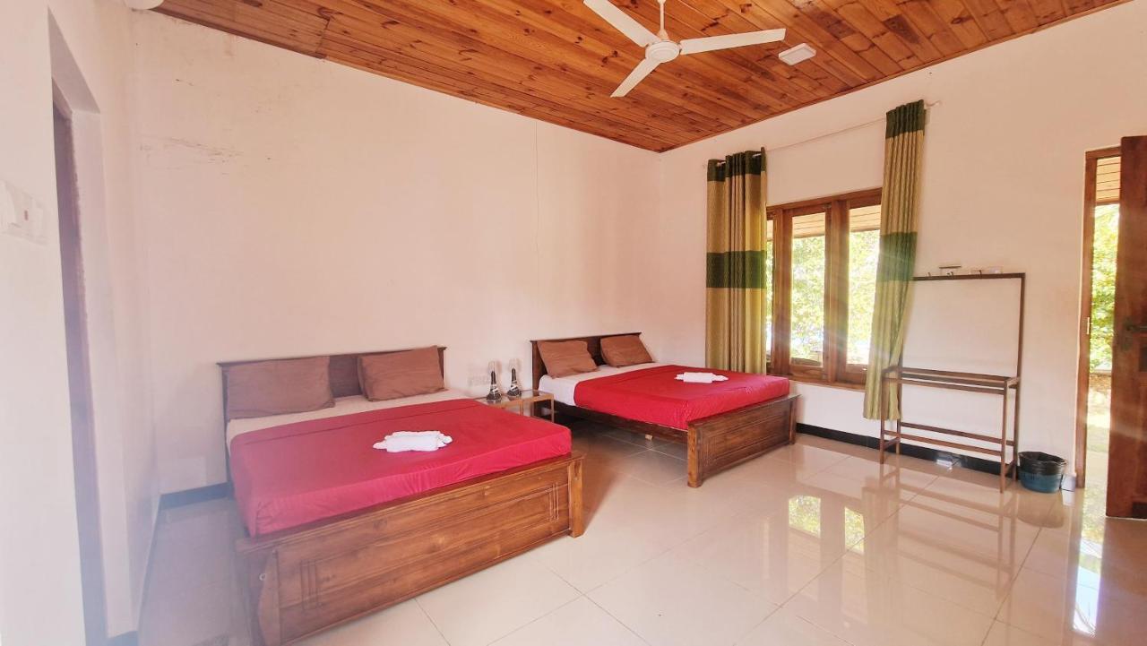 Italian Guest Hotel Trincomalee Buitenkant foto