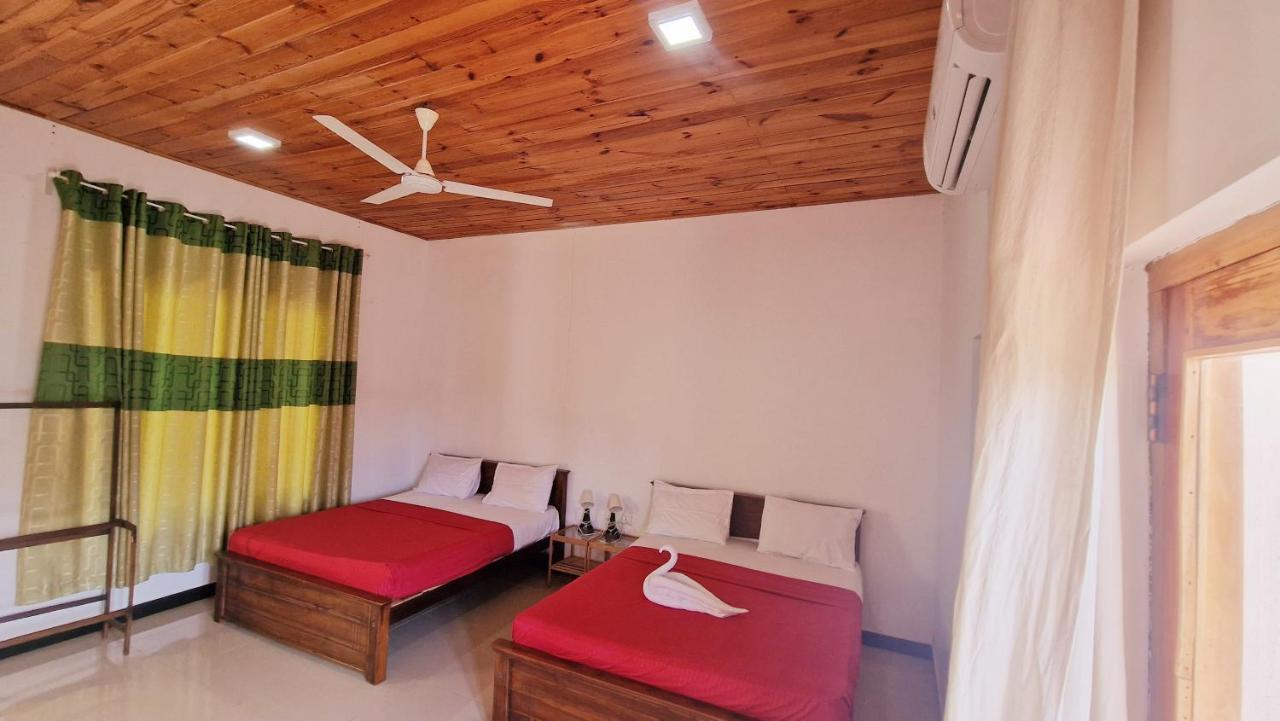 Italian Guest Hotel Trincomalee Buitenkant foto
