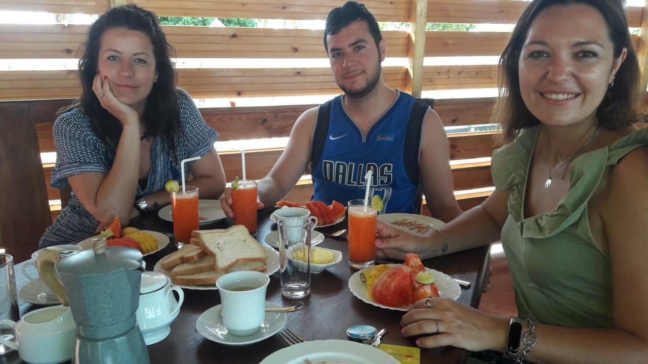 Italian Guest Hotel Trincomalee Buitenkant foto